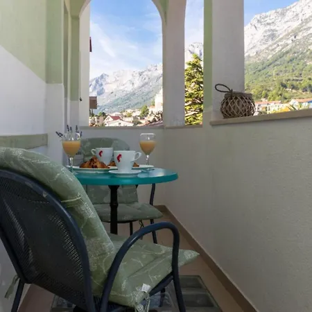 Апартаменти Goldfield - One Bedroom With Balcony Градац
